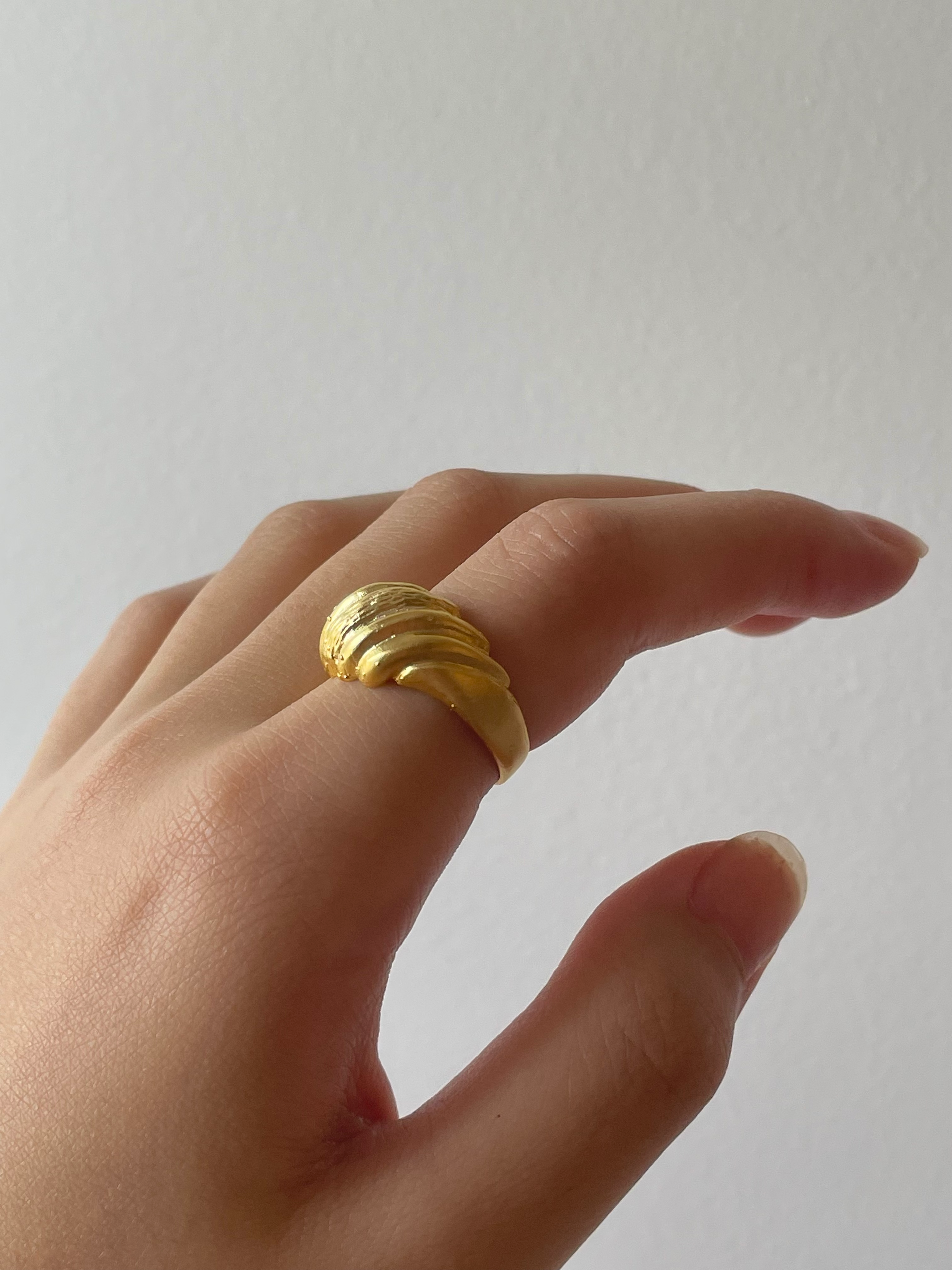 twisted ring